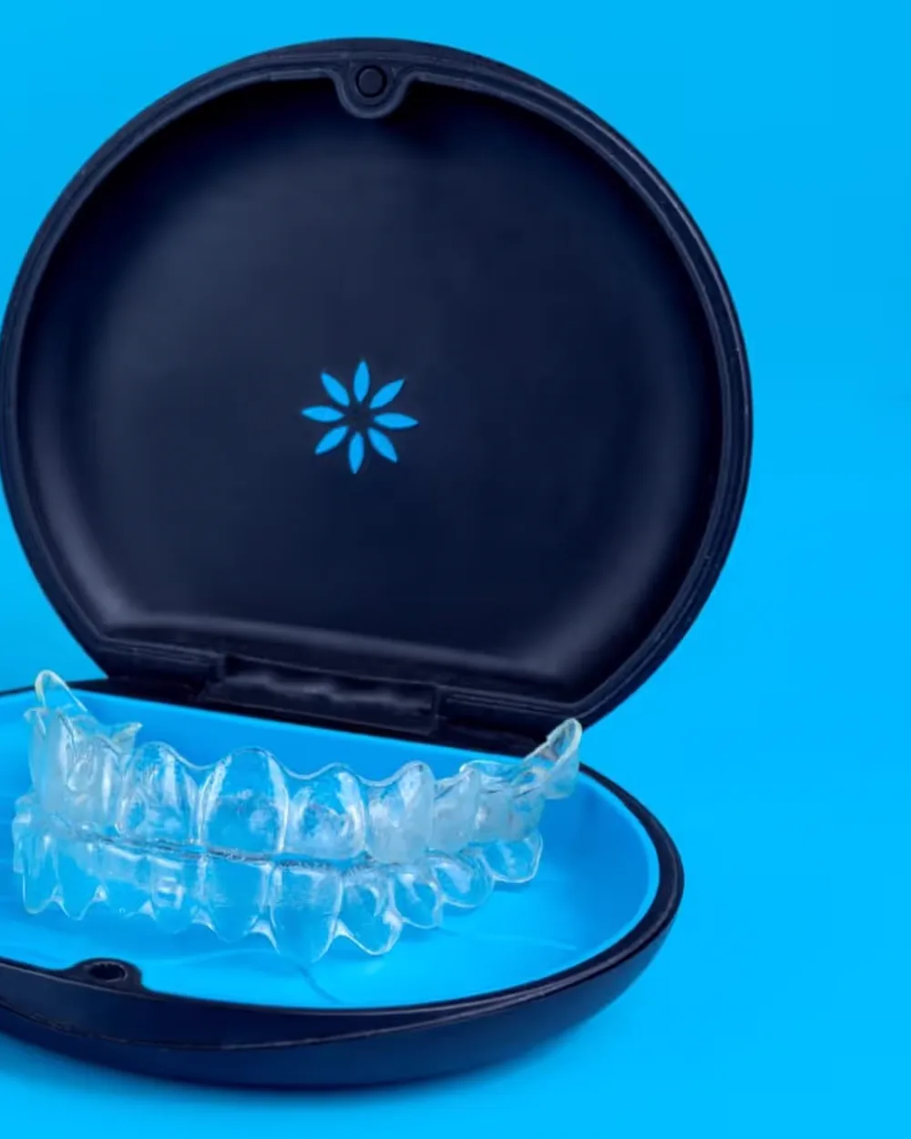 Boîtier et gouttière Invisalign transparente, entretien au quotidien